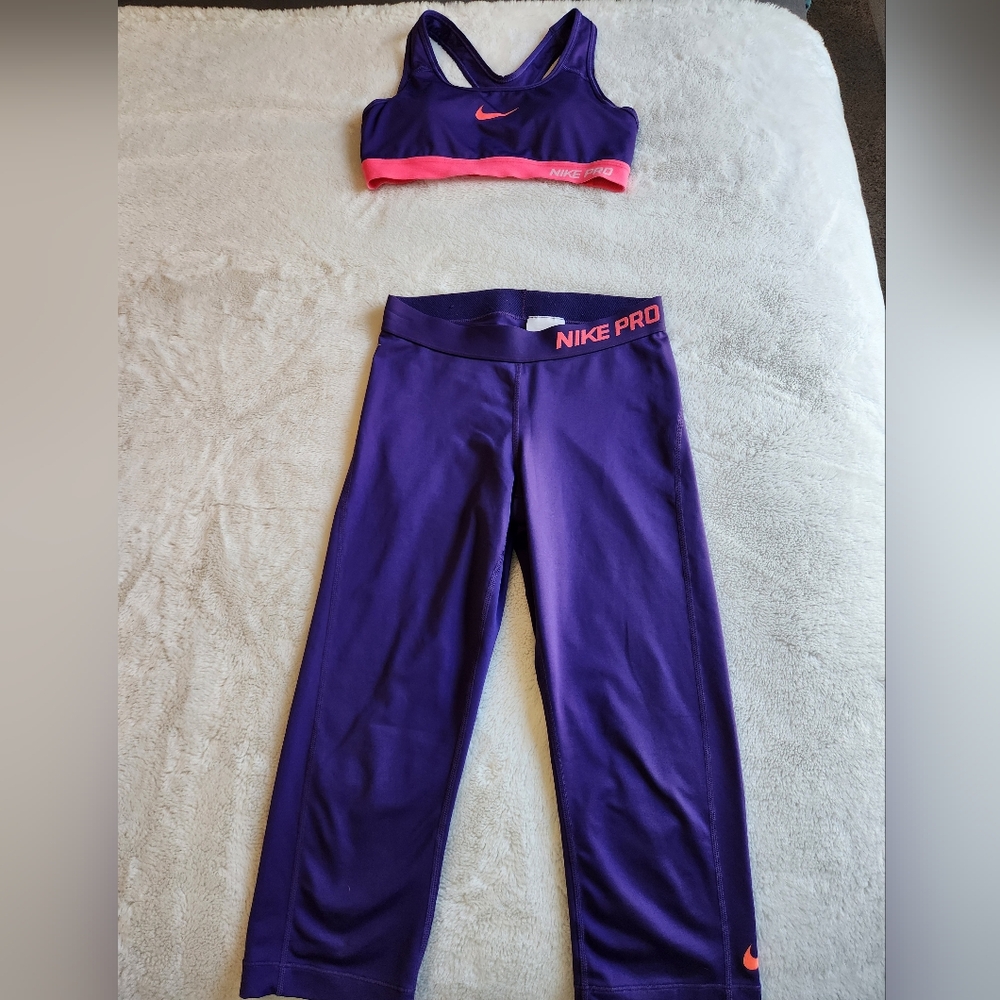 Womens Nike Pro Capri legging and Bra set. Purple. Small